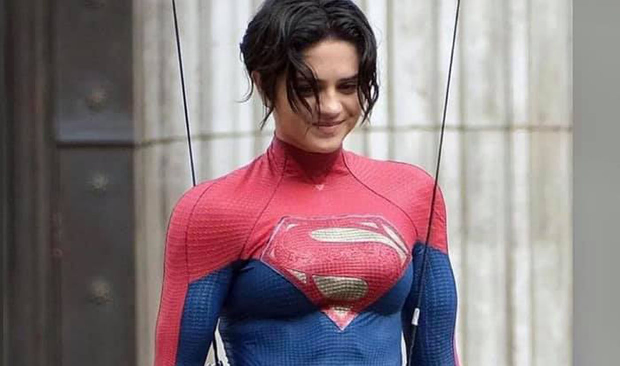 Detail Kostum Supergirl Ungkap Identitas Sang Kryptonian!